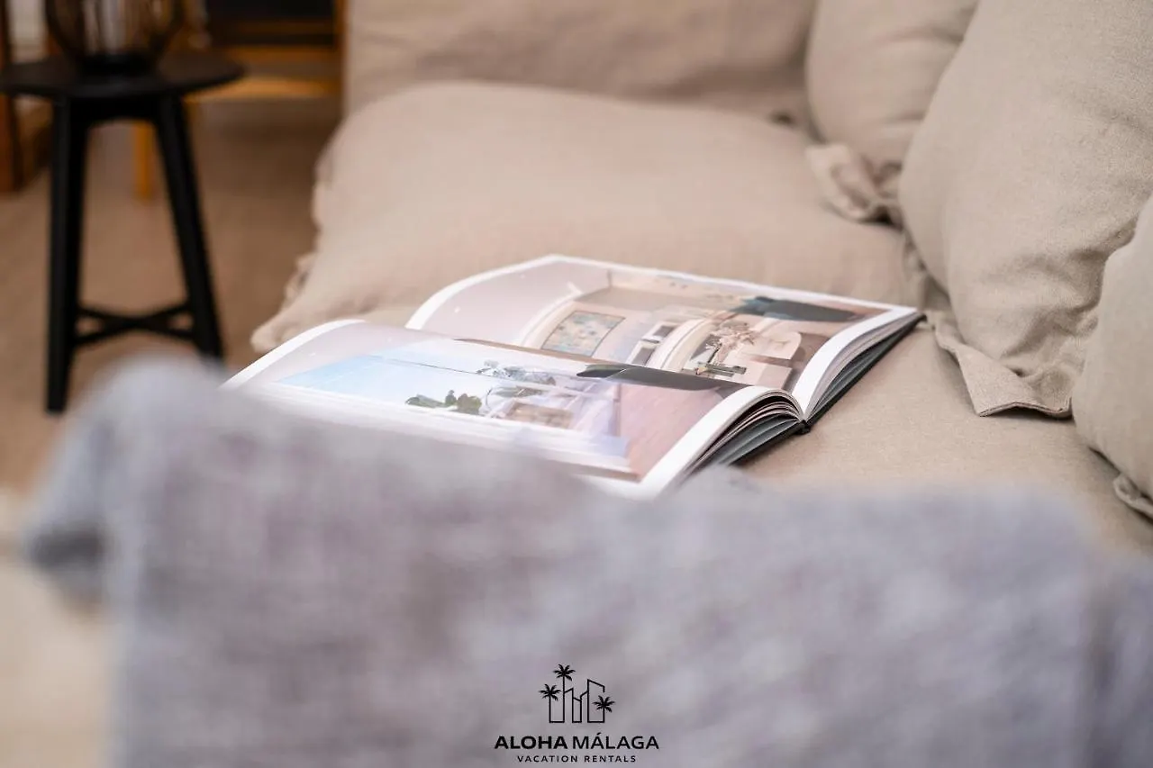 Luxury Duplex With Pool And Padel Court In Town Appartement Málaga Spanje